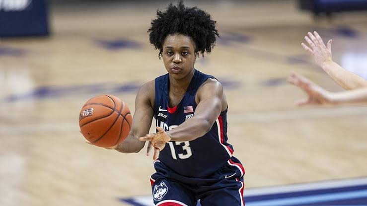 Dribbling Beauty: The Top 17 Most Stunning Female Basketball Players Globally