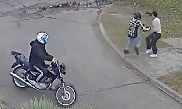 Two motorcycle muggers met with instant KARMA after trying to rob woman on street in Argentina