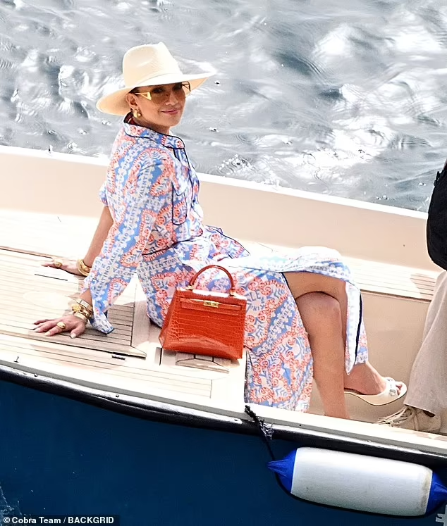 image-264 Jennifer Lopez Appeared Distant From The Increasing Media Speculation About Her Marriage To Husband Ben Affleck