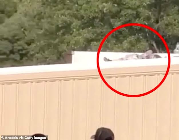 Cop-confronts-Thomas-Crooks-BUT-ducks-when-the-rifle-is-pointed-at-him-seconds-before-Trump-is-shot-42252552-