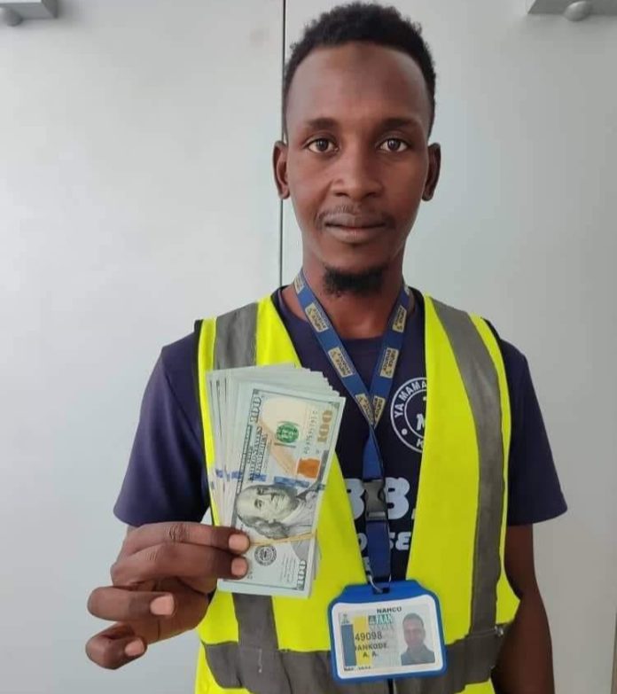 1 Kano airport cleaner returns $10,000 found in aircraft