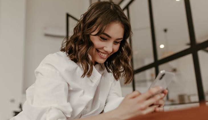 9 Telltale Signs Someone Is Secretly Thinking About You