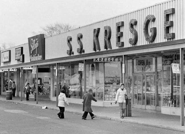 Gone But Not Forgotten: 20 Stores That Don't Exist Anymore