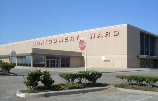 Gone But Not Forgotten: 20 Stores That Don't Exist Anymore