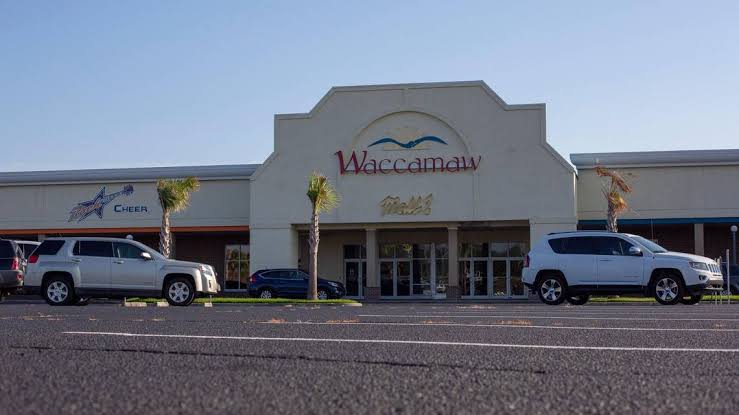 Gone But Not Forgotten: 20 Stores That Don't Exist Anymore