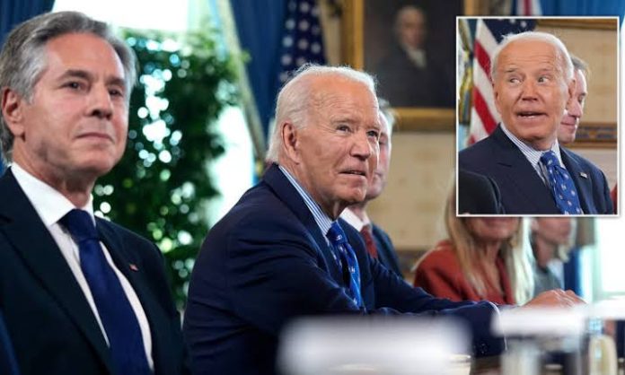 Biden 'scolds reporter' for BREAKING White House protocol 99337
