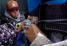 Loni Willison, 41, Ex-Wife Of Baywatch Star, Seen Eating Lunch Alone On LA Sidewalk