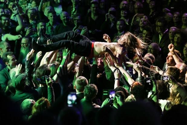 Top 10 Signature Rock Moves That Shook the Stage  