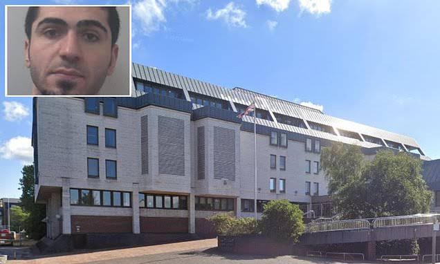 Prisoner killed fellow inmate with broken TOILET lid. He inflicted more than 30 injuries on him 94848