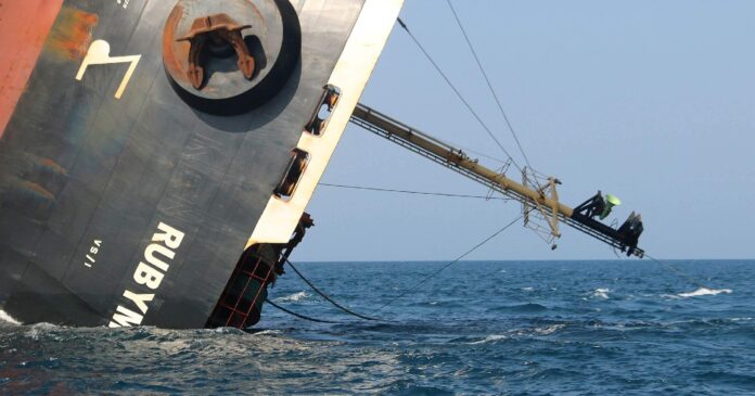 Oil price spikes as Houthis ATTACK on Saudi tankers in Red Sea (1)