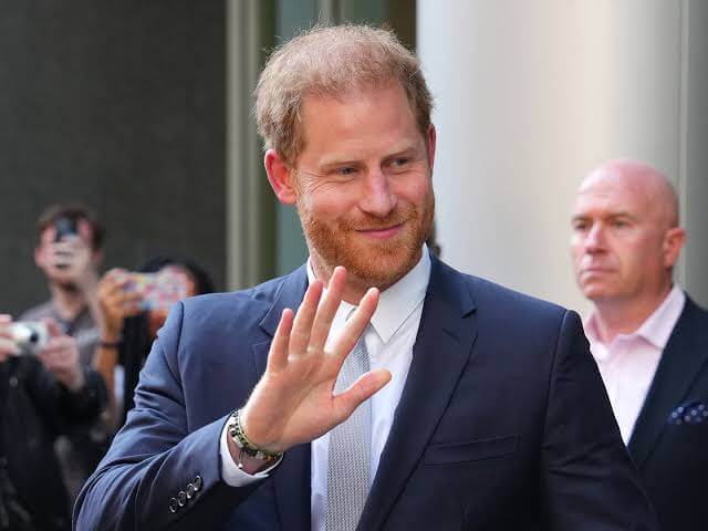 Prince Harry STILL 'hope' to spend time with King despite row of accommodation (1)