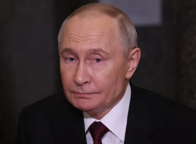 Putin INCREASES his personal security squad to 800 officers amid assassination fears 62525252