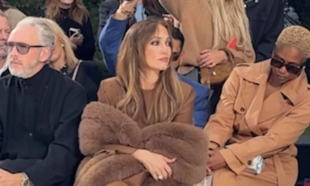 J-Lo fumes as staff confiscate her umbrella at rainy Stella McCartney show 514141