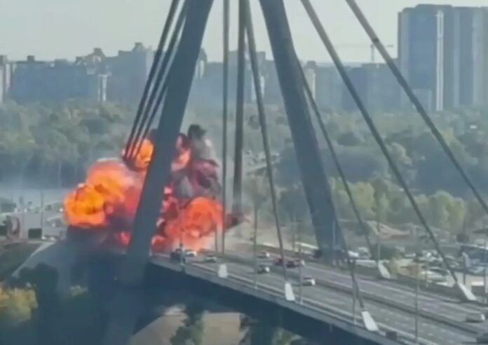Russia drone hits Kyiv bridge in huge explosion ‘trying to slice Kyiv in two’ 6252